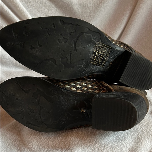 Anthro | Musse & Cloud Distressed Leather Netflix Bootie, Size 7 - Picture 9 of 11